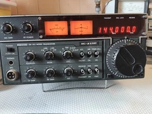 ICOM IC-211E Transceiver VHF all mode con Microfono originale - Zdjęcie 1 z 5