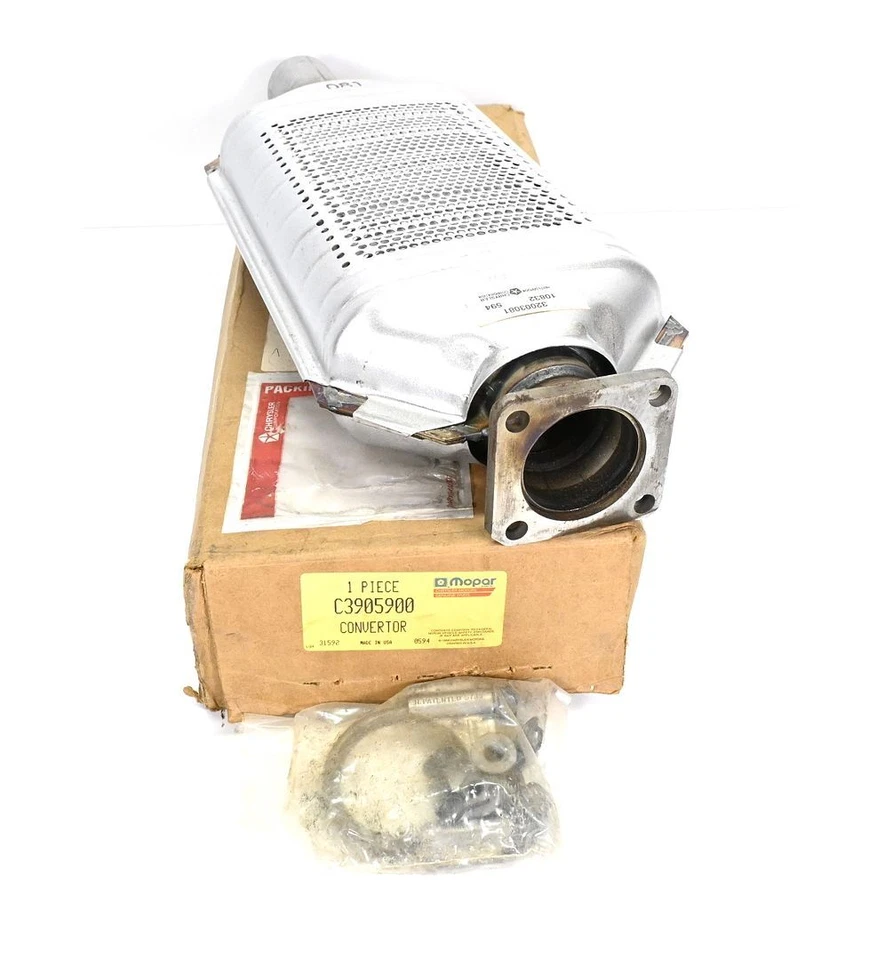 Genuine OEM MOPAR 1990-1992 Dodge Monaco Catalytic Converter C3905900 - Image 1 of 1