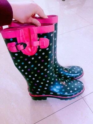 Botas de Goma Sakroots Elegantes Lunares Planas Rosa, Negras Para Mujer Talla 9 Foto 1 de 4