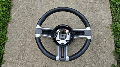 Volante Ford Mustang V6 V8 GT 2010-2014 cuero negro Foto 1 de 4
