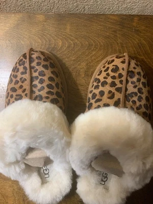 Zapatilla UGG Scuffette Leopardo para Mujer - Talla US 6 - Estampado Animal - #2 Foto 1 de 4