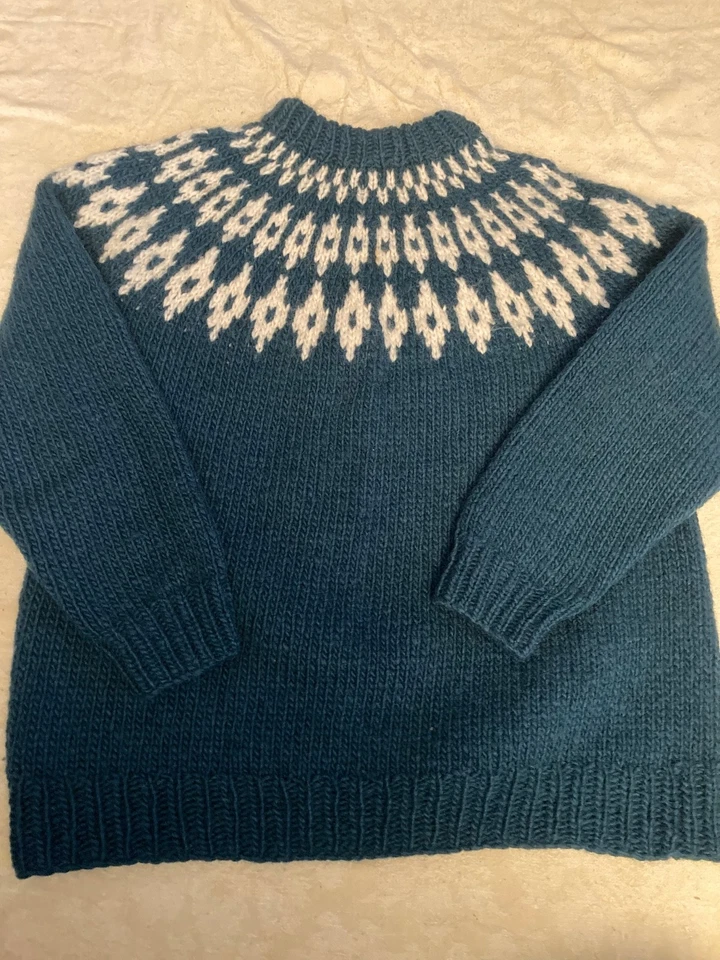 Suéter de lana grueso hecho a mano verde azulado y blanco para mujer talla. L  Foto 1 de 3