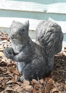 Vintage Gray Squirrel W acorn cement Concrete Garden Statue 11" tall