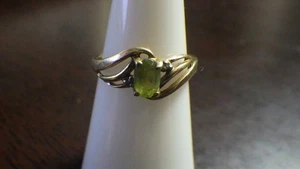 10K PERIDOT RING YELLOW GOLD SIZE 7.5 1.8G (TDW040450) - Picture 1 of 5