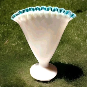 Vintage Fenton Glass Aqua Crest Fan Shaped Vase Milk Glass Retro Mid-century - Picture 1 of 7