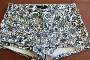 H&M Women's Flowered Denim Short Shorts, Size 6 - Picture 1 of 3