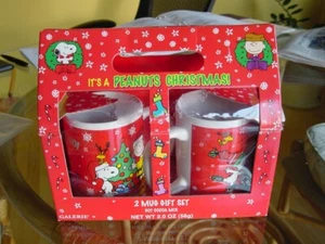 Set of 2 Peanuts Christmas Holiday Collector Mugs Excellent Condition  - Picture 1 of 9
