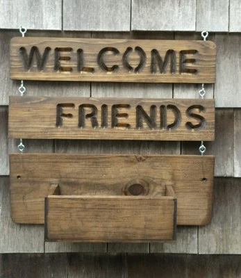 Madera teñida Bienvenidos Amigos Maceta Colgante Porche-Jardín-Casa-Letrero Puerta Foto 1 de 4