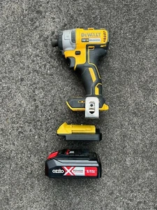 Adaptador de batería Ozito 18v para herramientas Dewalt XR 18v/20v - Imagen 1 de 7