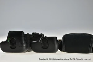 ** Near MINT Genuine Nikon Multi Power Battery Pack MB-D12 for D800, D800E, D810 - Picture 1 of 5
