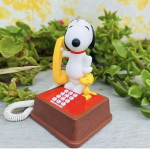 2025 Hallmark Keepsake Ornament Peanuts Gang Hello, Snoopy Telephone - Picture 1 of 5