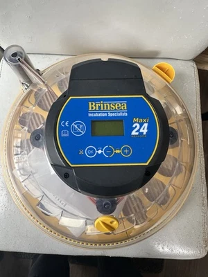 Incubadora de huevos Brinsea Maxi 24 Advance con estándar automático, amarillo/azul  Foto 1 de 4