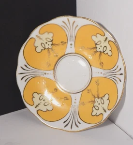 Royal Albert seltene ROA315 Gold/gelbe Schriftrollen gewellter Rand Fuß Untertasse 5,5" - Bild 1 von 2