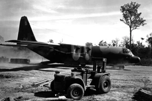 US Air Force Lockheed C-130 Hercules Glossy Photograph 8" x 12" - Picture 1 of 1