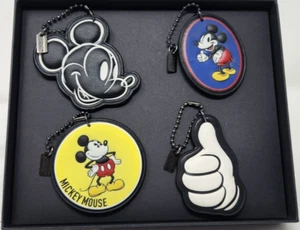 NUEVO EN CAJA COACH X Disney Mickey Mouse Juego de cuatro etiquetas colgantes/llaveros de cuero * F59882 - Imagen 1 de 11