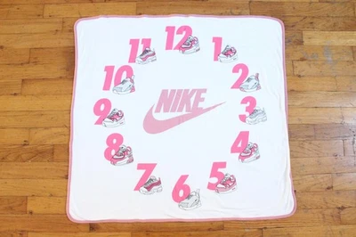 NIKE AIR MAX Primer Año Reloj Mensual Rosa Bebé Zapatilla-Cabeza Manta Decoración Habitación Foto 1 de 4