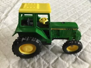 Vintage Die Cast Metal 3185 Green Farm Tractor - Picture 1 of 4