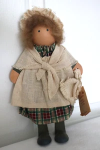 Lizzie High Friends & Family - Sophie Valentine - Muñeca de madera de 10" - Imagen 1 de 7