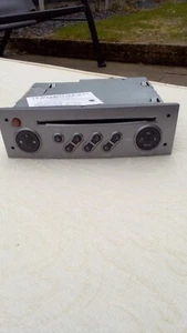RENAULT SCENIC STEREO RADIO CD PLAYER HEAD UNIT 8200 562 686 - Picture 1 of 5