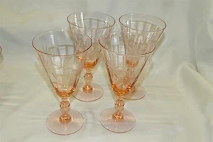 Freír 4 copas de agua rosa - FRY17 en blanco - diseño de flor de 12 pétalos grabados - Imagen 1 de 5
