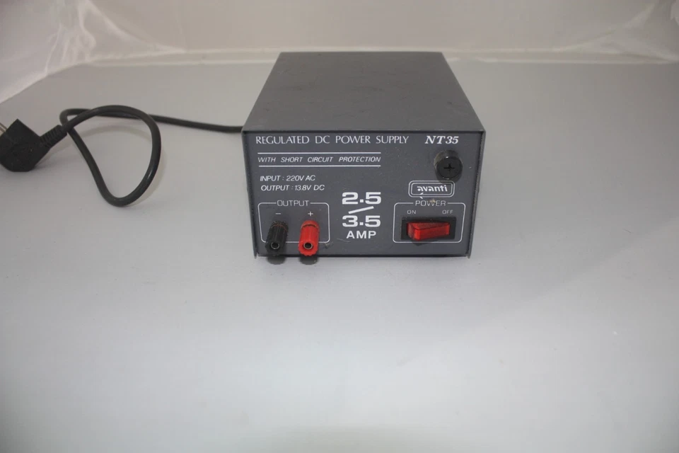 Stabilisiertes Netzteil, 13,8Volt - Bild 1 von 1