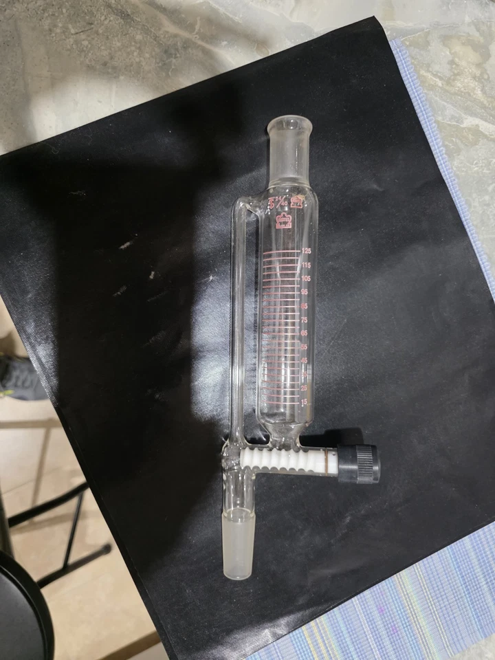 Embudo de adición de polvo Kontes 24/40 graduado con válvula de PTFE Foto 1 de 1