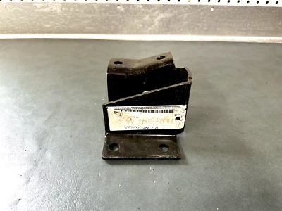 Ford OEM NOS F8UZ-3B178-AA Front RH Axle Mount Bracket 2005-2007 Ford E-150 - Image 1 of 4