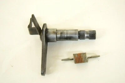 KAWASAKI 1983 1984 KZ550 SPECTRE LTD PEDAL FRENO TRASERO PALANCA BRAZO EJE Y RESORTE Foto 1 de 4