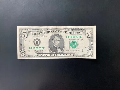1995 $5 Dollar Bill B21086232E - Image 1 of 4