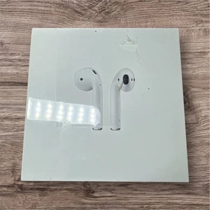 Apple AirPods z etui ładującym - białe - Zdjęcie 1 z 4
