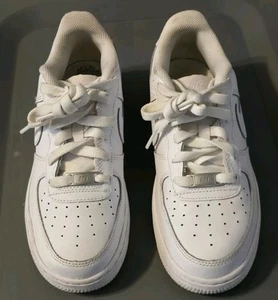 - Nike Youth Air Force 1 LE Low Triple White,size 5Y - Picture 1 of 7