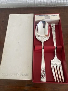 Boxed Oneida Hampton Court Fruit Serving Spoon & Serving Fork - Picture 1 of 8