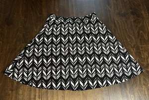 JOE B Skirt Womens SZ Med Blk White Zig-Zag Textured Knit Work Dress Up Wear - Picture 1 of 9