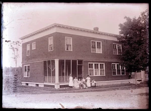 ANTIQUE GLASS NEGATIVE, FC PHILPOT, LIMERICK ME. LARGE OLD BUILDING EIGHT PEOPLE - Picture 1 of 4