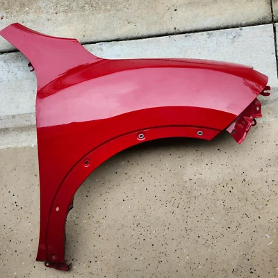 Guardabarros delantero derecho Nissan Juke 2015-2017 rojo OEM* Foto 1 de 4