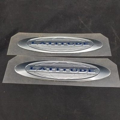 (2) 07-17 Jeep Compass Patriot Latitude emblema placa de identificación insignia OEM Mopar genuino Foto 1 de 3