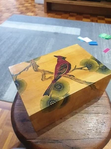 VINTAGE HAND PAINTED, SILK LINED JEWELLRY/TRINKET BOX - RED CARDINAL, 1960'S - Picture 1 of 20