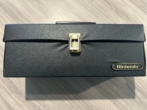 Estuche de almacenamiento de juegos Nintendo NES de colección con soporte de cartucho caja oficial con fundas - Imagen 1 de 7