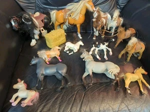 Lote de 12 Figuras de Poni Caballos de Juguete Sillines Mattel Imperio Gran Campeón Barbie - Imagen 1 de 10
