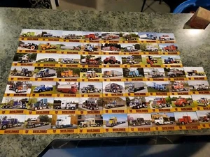 Scala CAT SuperTruck Edizione Limitata Serie 11 Set Completo 60 Carte Semi Camion - Foto 1 di 5