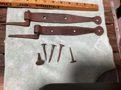 2 dobradiças de alça de ferro forjado PRIMEIRAS com pintas e pregos - Imagem 1 de 3