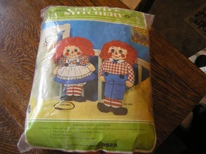 Crewel Creative Stitchery Kit #992A MÄDCHEN STOFFPUPPE STITCH 'N STUFF mit Zubehör - Bild 1 von 5