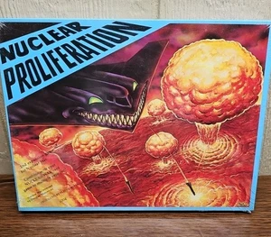 Nuclear Proliferation Brettspiel Flying Buffalo, selten, neu fabrikversiegelt - Bild 1 von 6