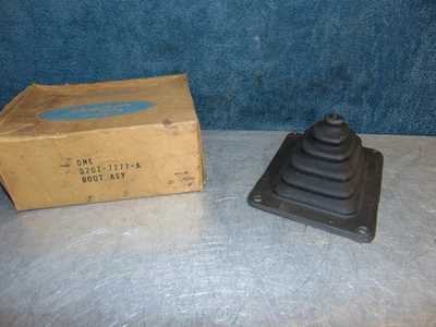 NOS 1972 1973 Ford Torino Ranchero Montego 4 Speed Shifter Boot D2OZ-7277-A - Image 1 of 4