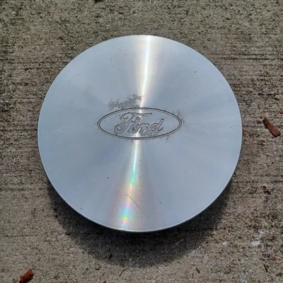 Tapa central mecanizada Ford E150 Econoline, 1993-2003, p/n F5UA-1A096-YA 05 Foto 1 de 3