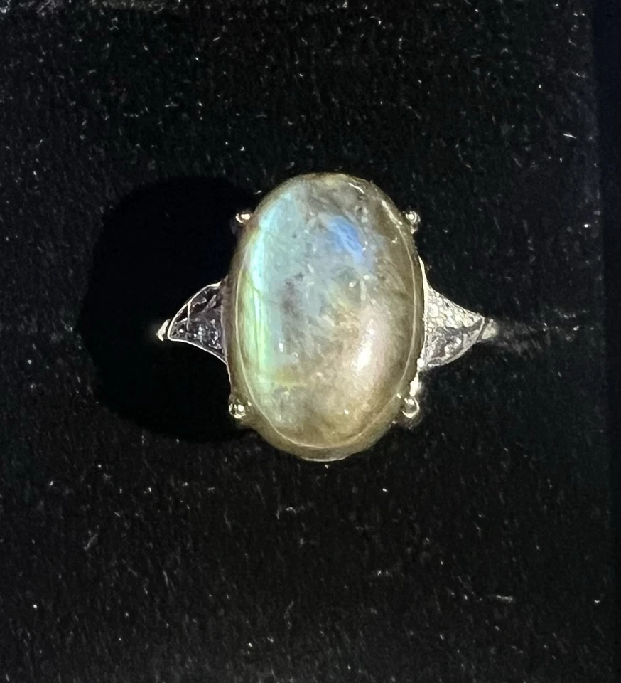 Oval shaped labradorite stone on a silver plated ring - Image 1 of 1