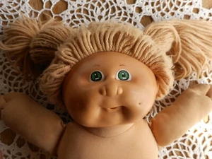 Muñeca Cabbage Patch 1986 Xavier Roberts Blue Sig ojos verdes cara de plástico sucia - Imagen 1 de 12
