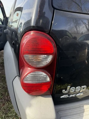 Задний фонарь в сборе левый со стороны водителя для Jeep Liberty 2007-2007 годов выпуска - Изображение 1 из 2