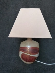 VINTAGE PETER ELLERY STYLE LAMP CERAMIC 1970s NANCEDDAN TREMAEN STYLE WITH SHADE - Foto 1 di 20