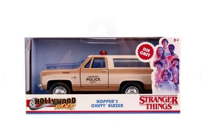 Jada 31114 1:3 2 Stranger Things Hooper's – 1980 Chevy Blazer Apertura Feature - Immagine 1 di 4